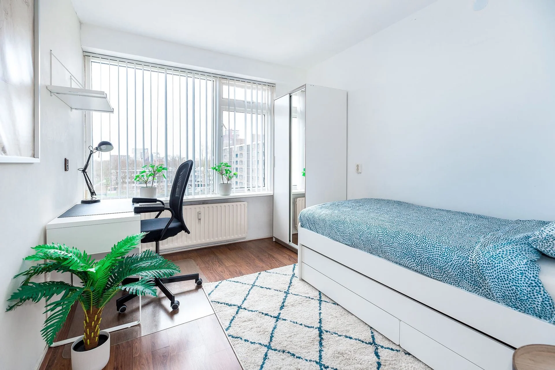 Foto van de Kamer gelegen aan de Edmond Hellenraadstraat in Rotterdam