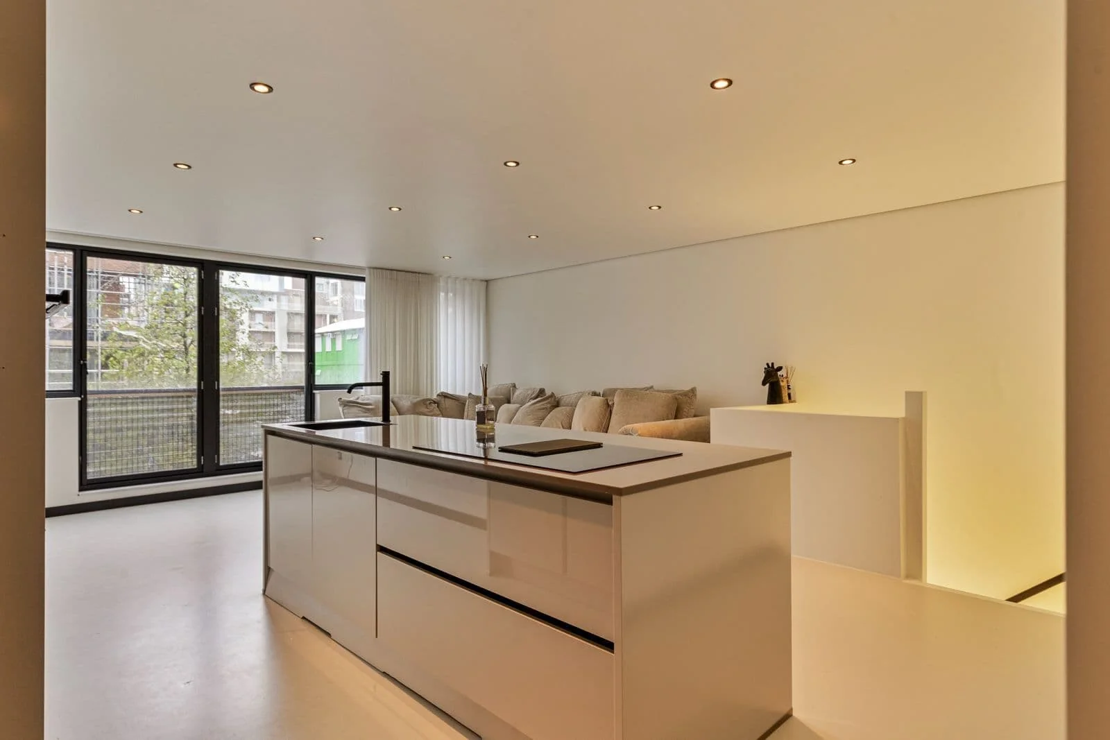 geblurde versie van de foto als achtergrond