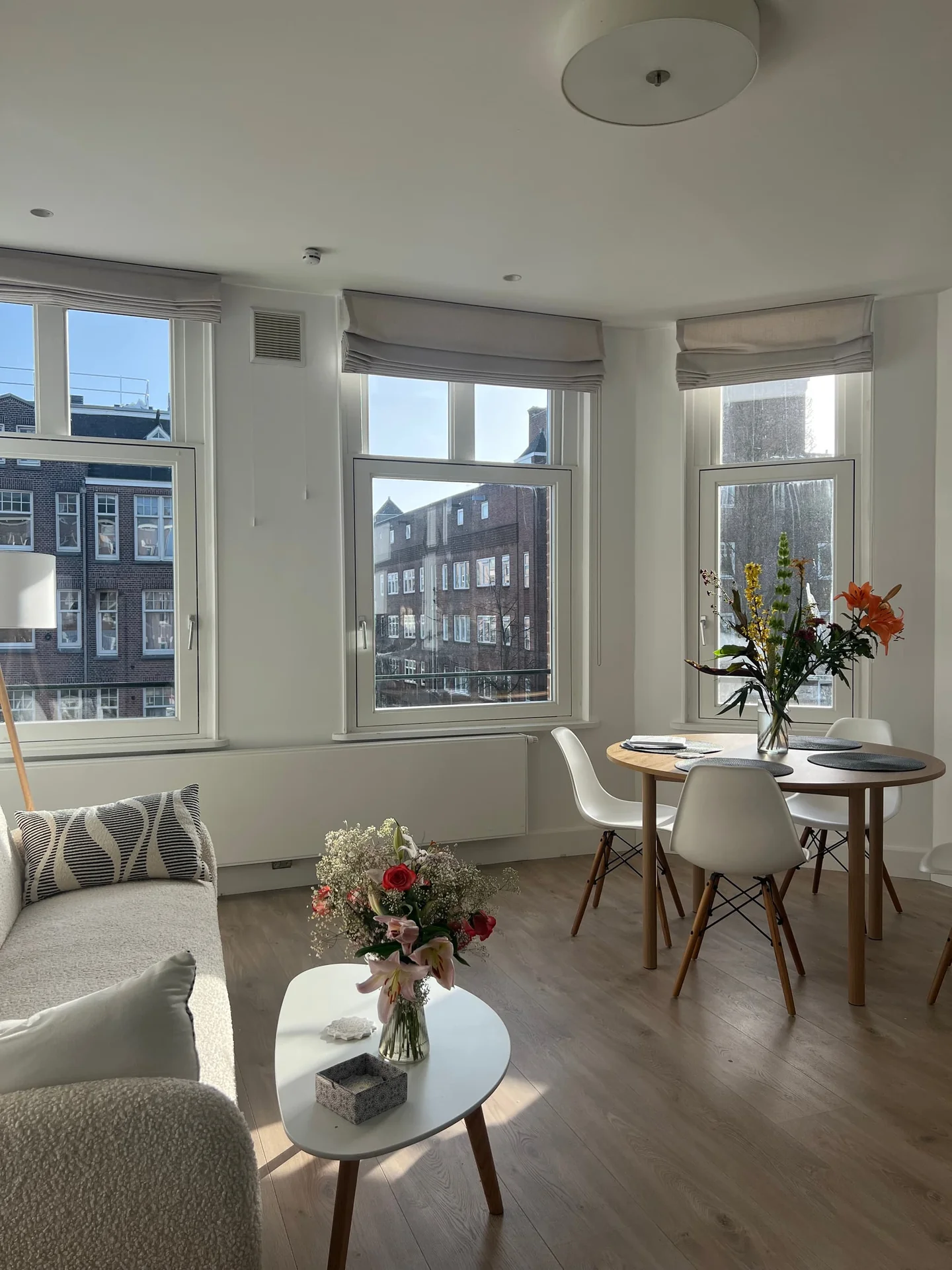 geblurde versie van de foto als achtergrond