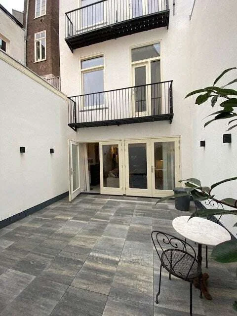 geblurde versie van de foto als achtergrond