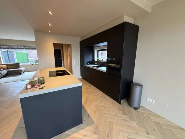 geblurde versie van de foto als achtergrond