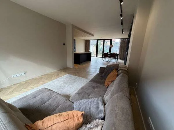 geblurde versie van de foto als achtergrond