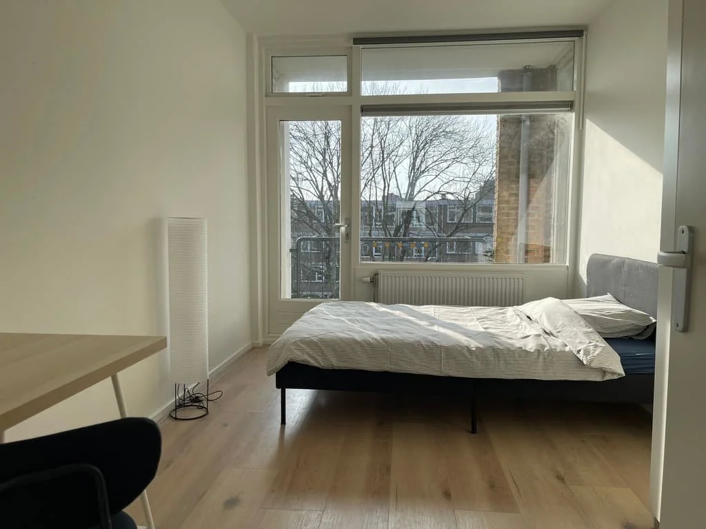 geblurde versie van de foto als achtergrond