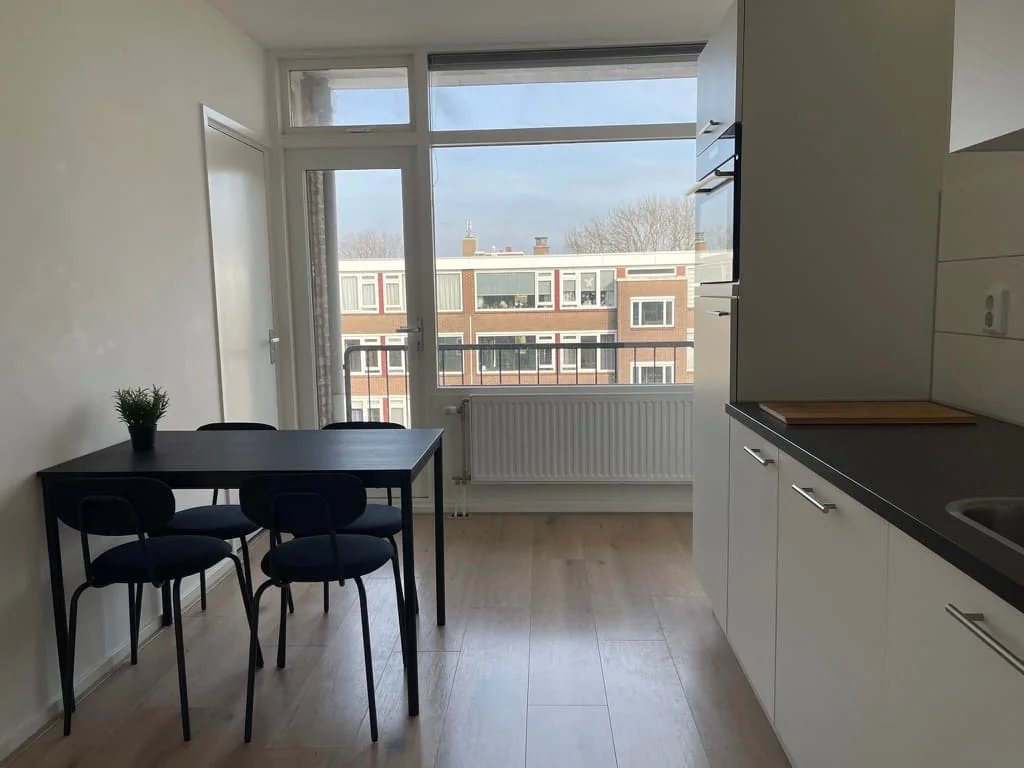 geblurde versie van de foto als achtergrond