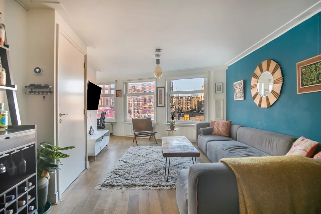 geblurde versie van de foto als achtergrond