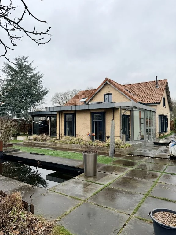 geblurde versie van de foto als achtergrond