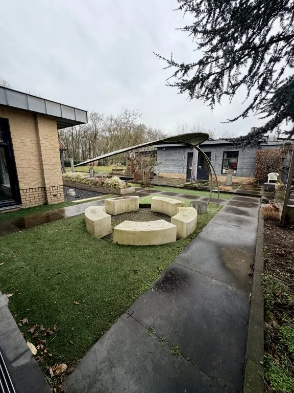 geblurde versie van de foto als achtergrond