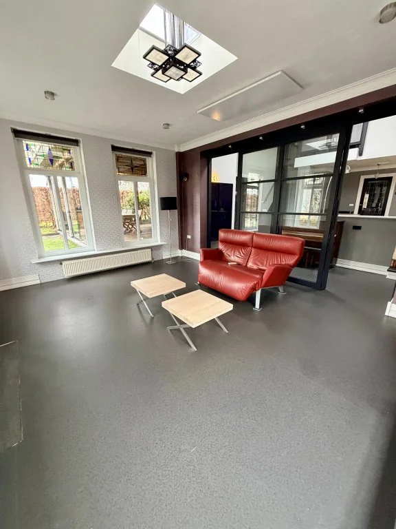 geblurde versie van de foto als achtergrond