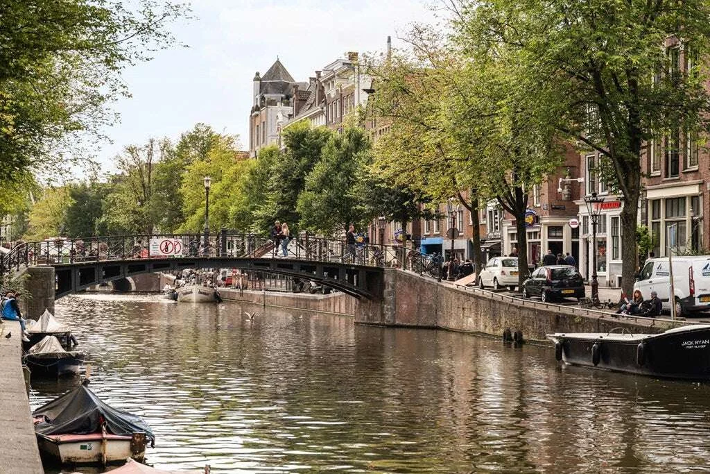 Foto van de Appartement gelegen aan de Oudezijds Voorburgwal in Amsterdam