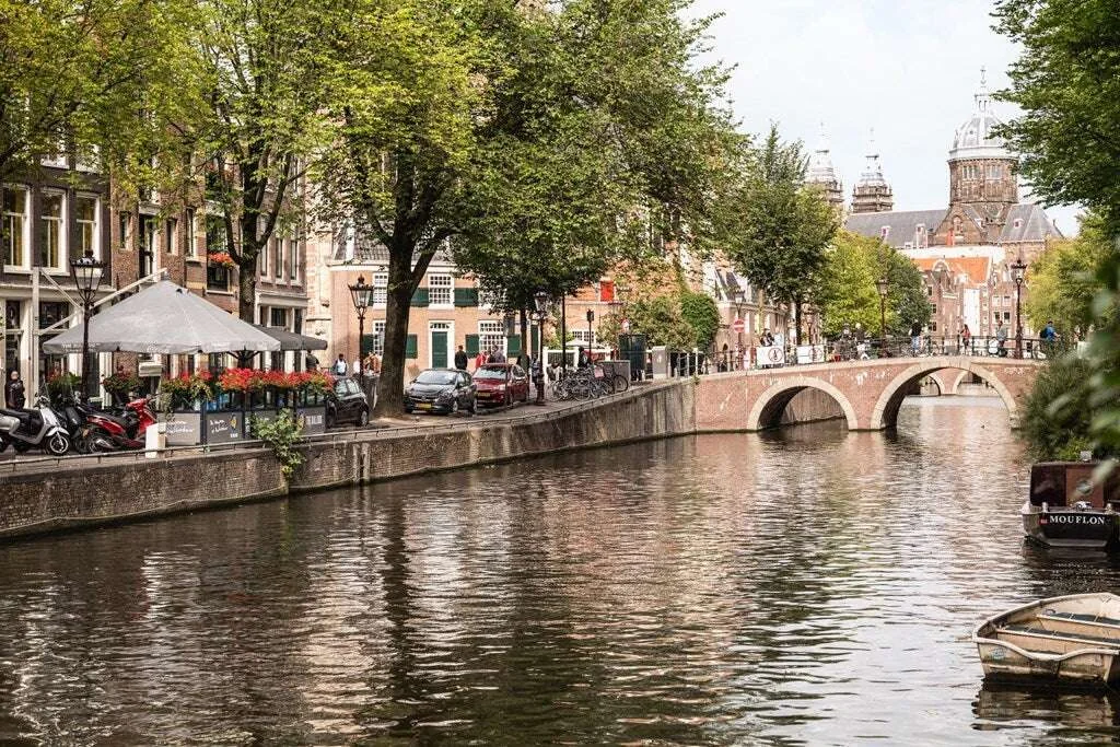 Foto van de Appartement gelegen aan de Oudezijds Voorburgwal in Amsterdam