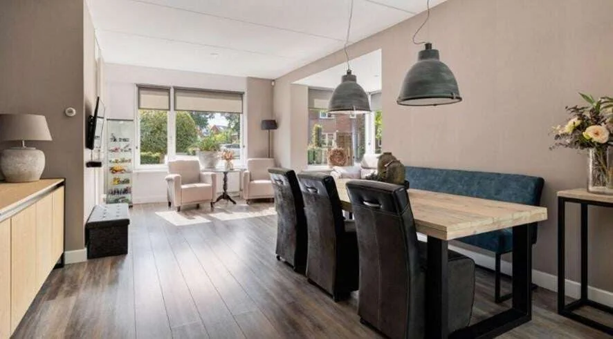 geblurde versie van de foto als achtergrond