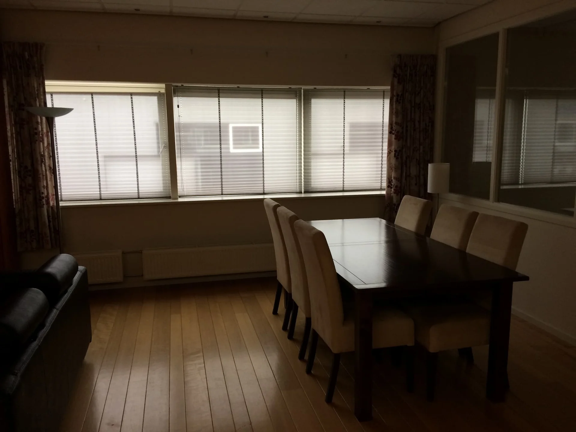 geblurde versie van de foto als achtergrond