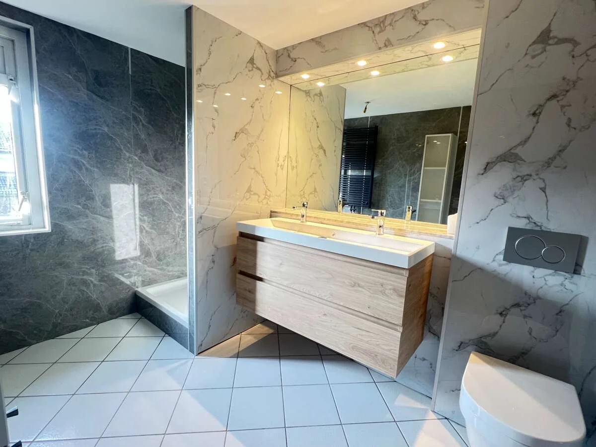 geblurde versie van de foto als achtergrond