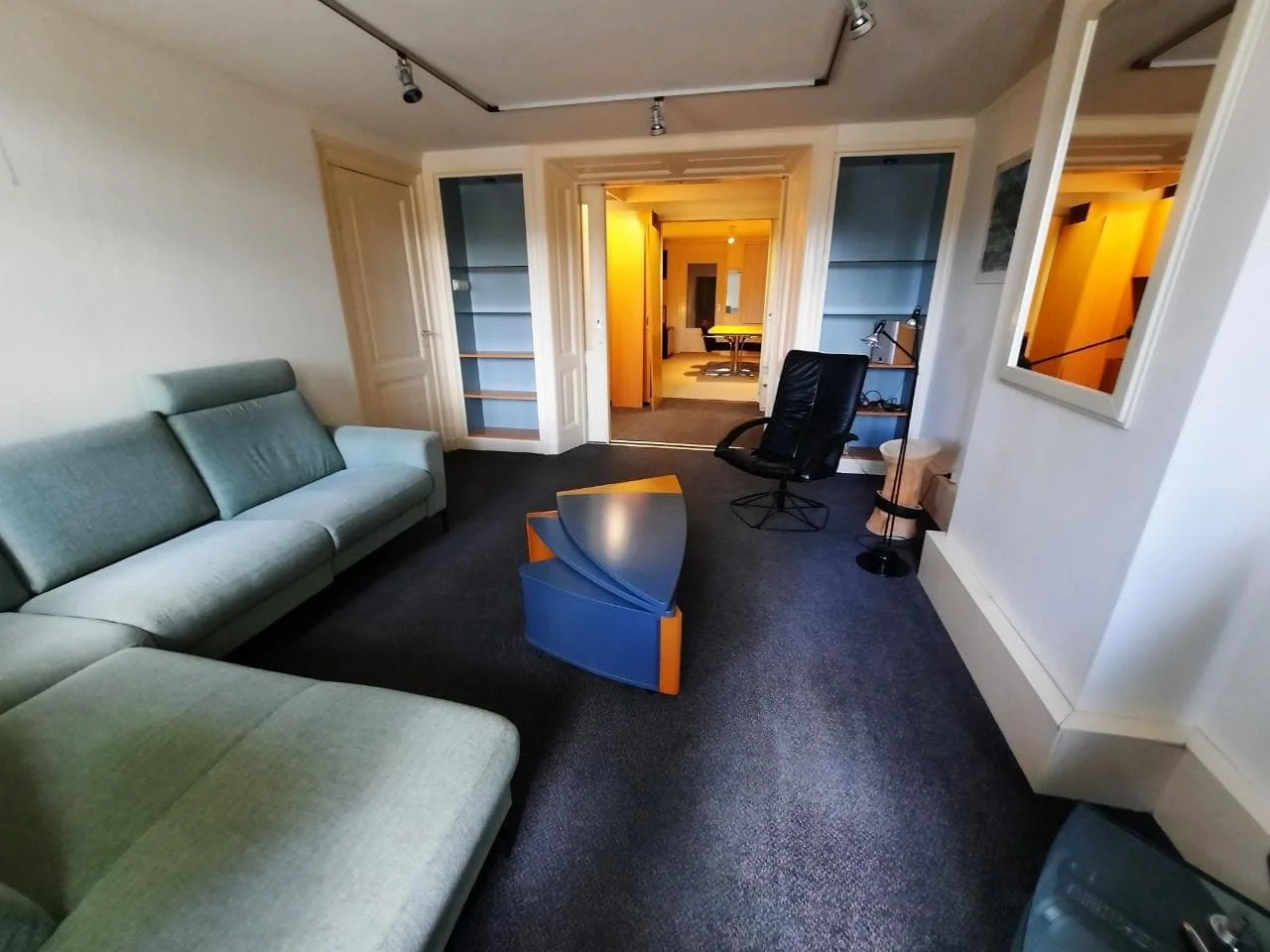 geblurde versie van de foto als achtergrond