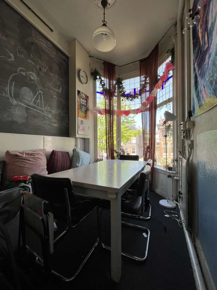 geblurde versie van de foto als achtergrond