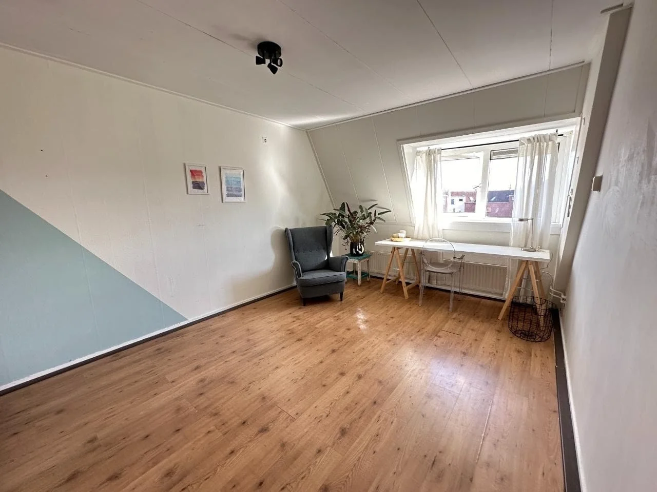 geblurde versie van de foto als achtergrond