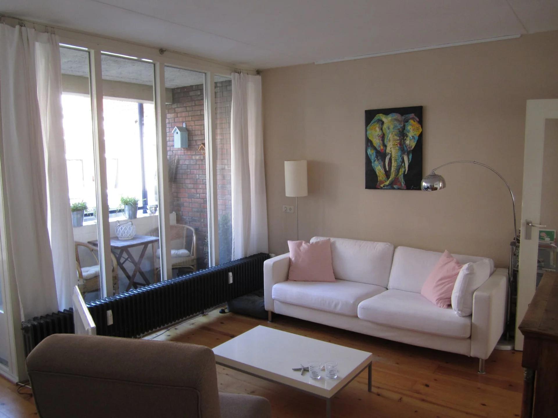 geblurde versie van de foto als achtergrond