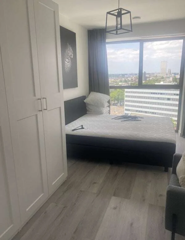 geblurde versie van de foto als achtergrond