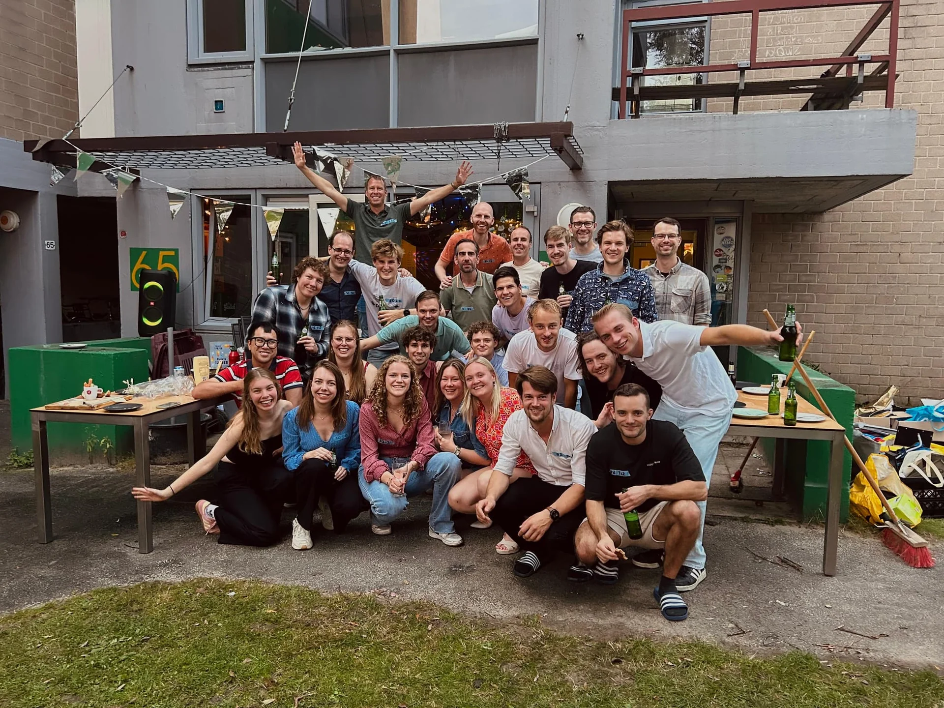 geblurde versie van de foto als achtergrond