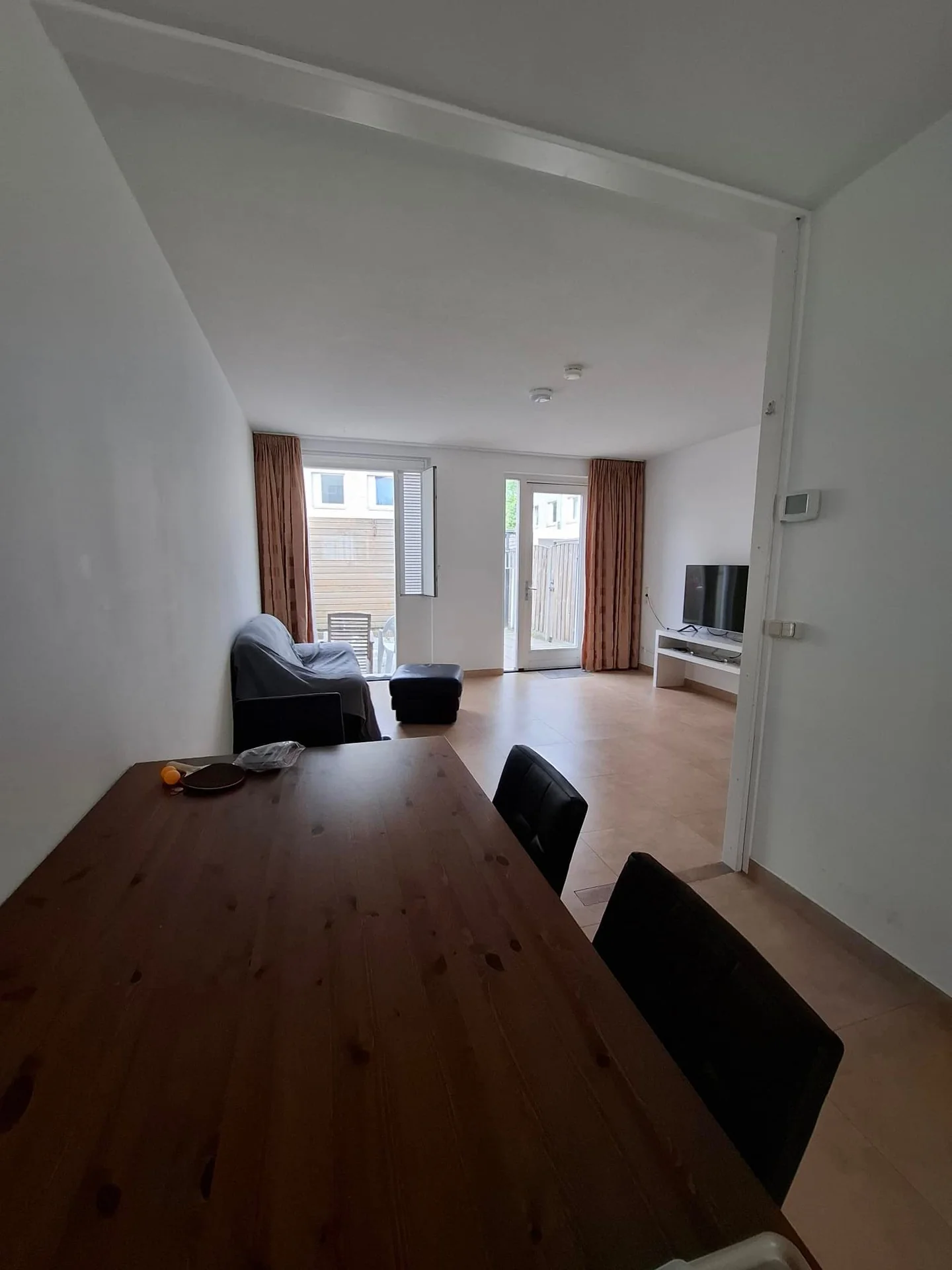 Foto van de Kamer gelegen aan de Raphael Lemkinstraat in Amsterdam