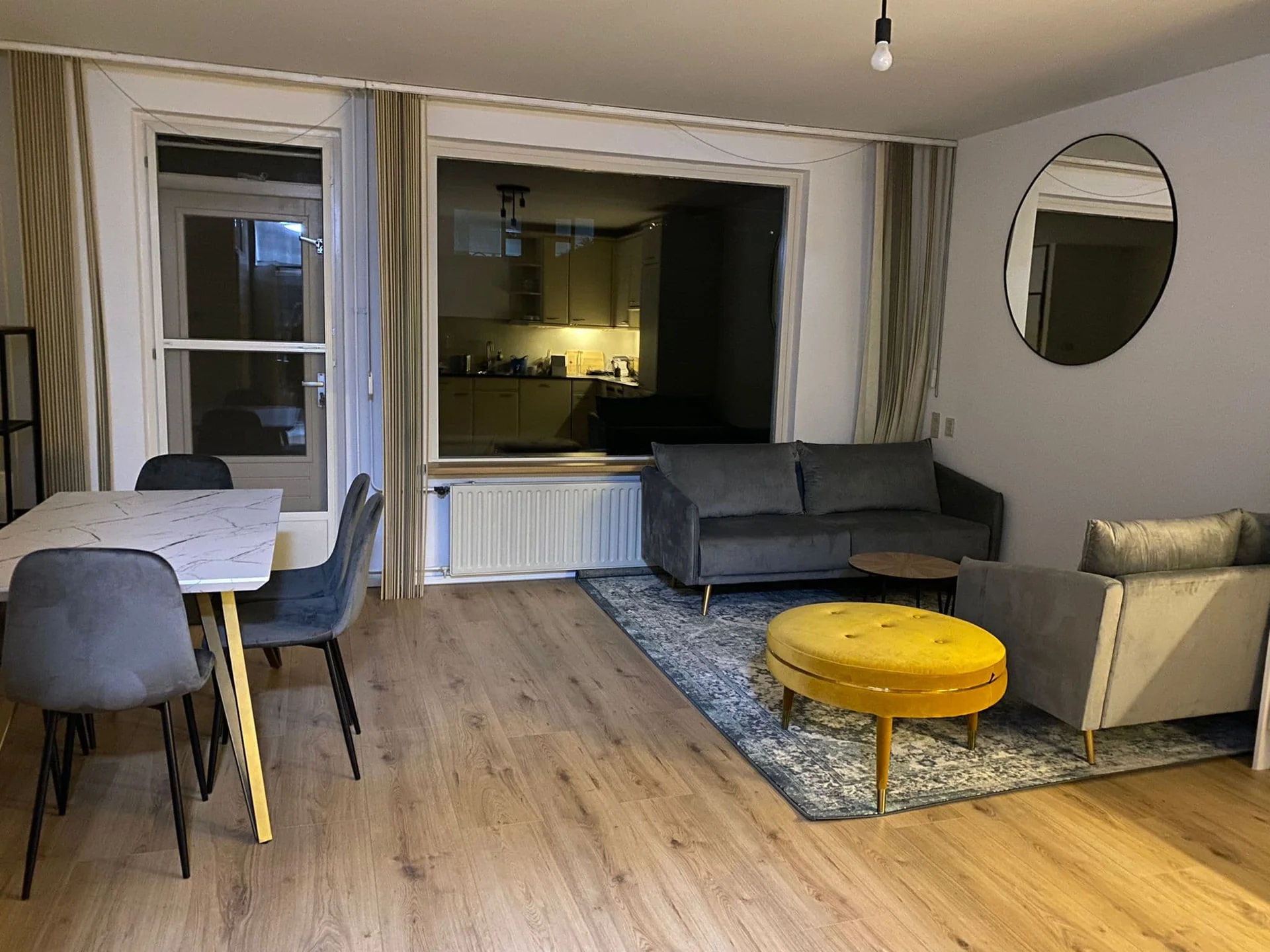 geblurde versie van de foto als achtergrond