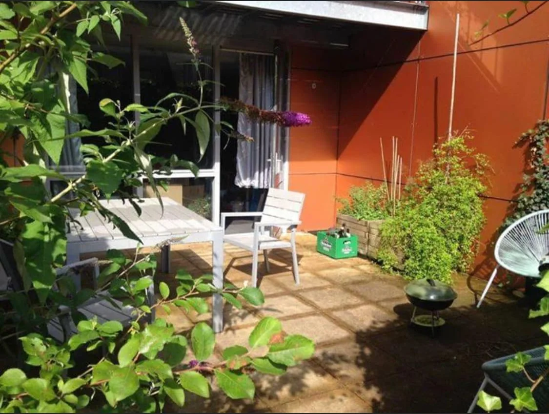 geblurde versie van de foto als achtergrond