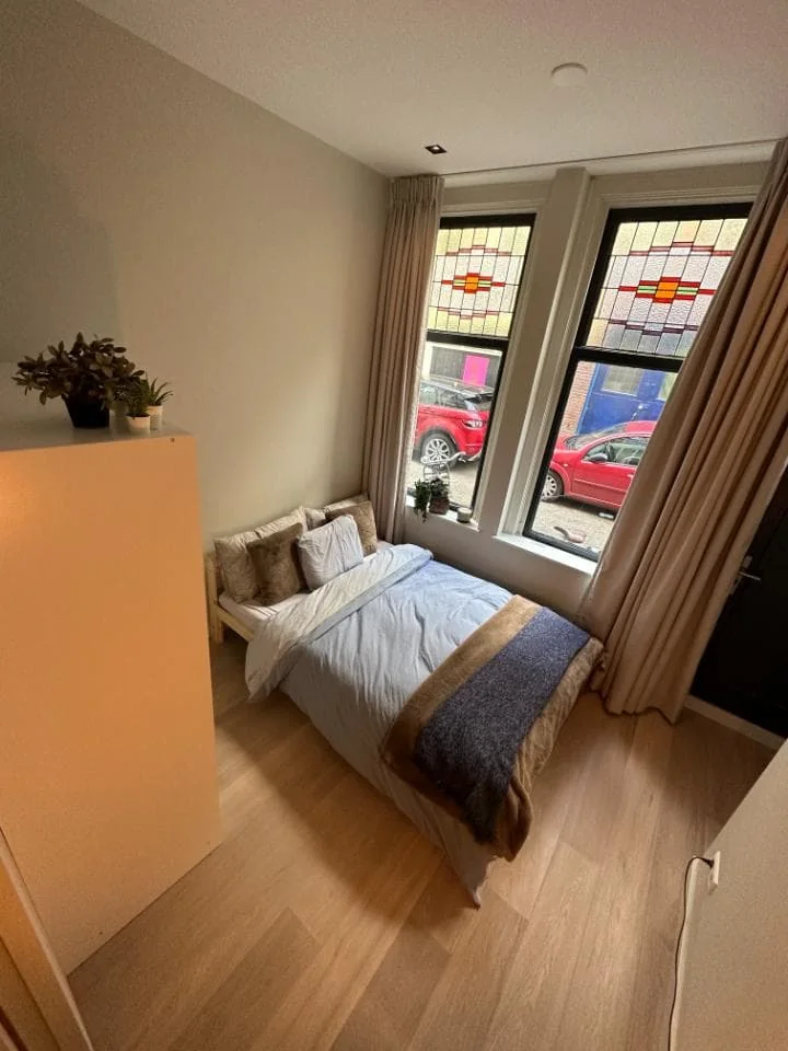 geblurde versie van de foto als achtergrond