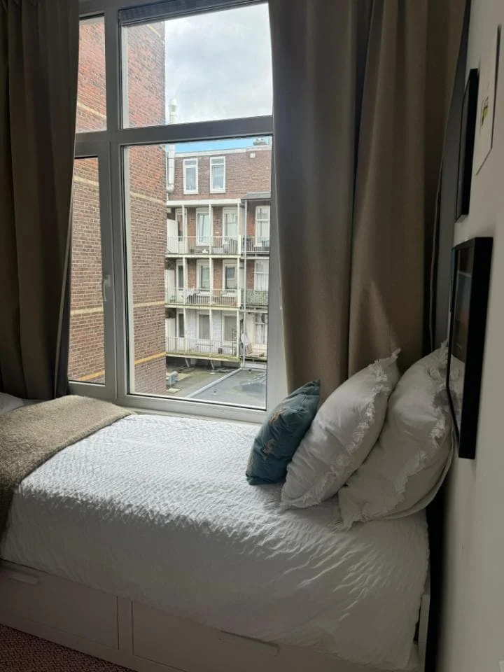 geblurde versie van de foto als achtergrond