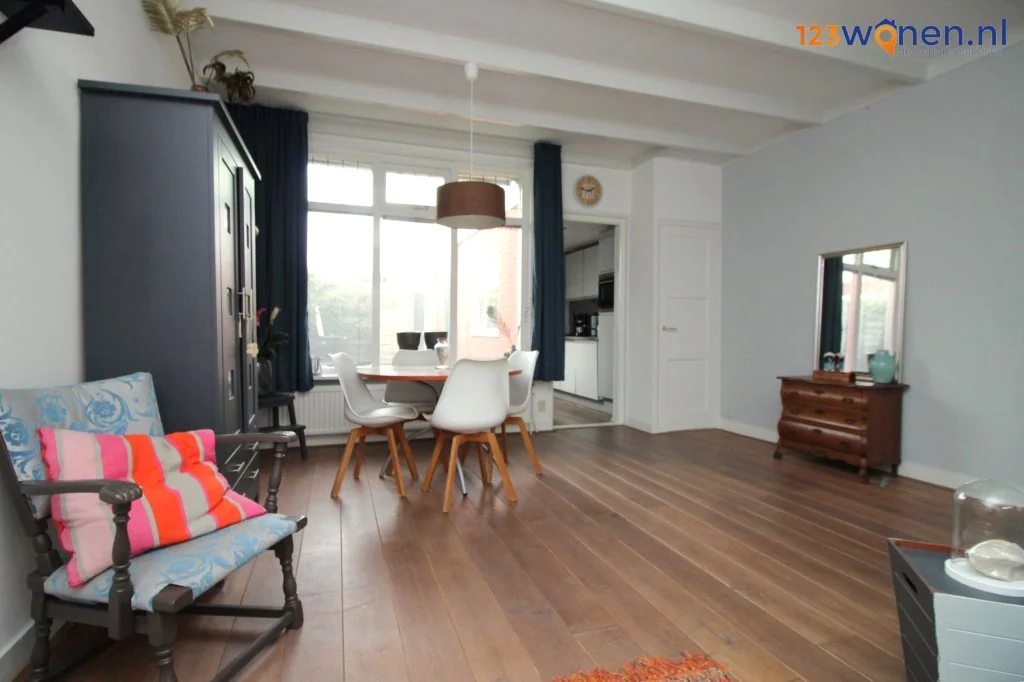 geblurde versie van de foto als achtergrond