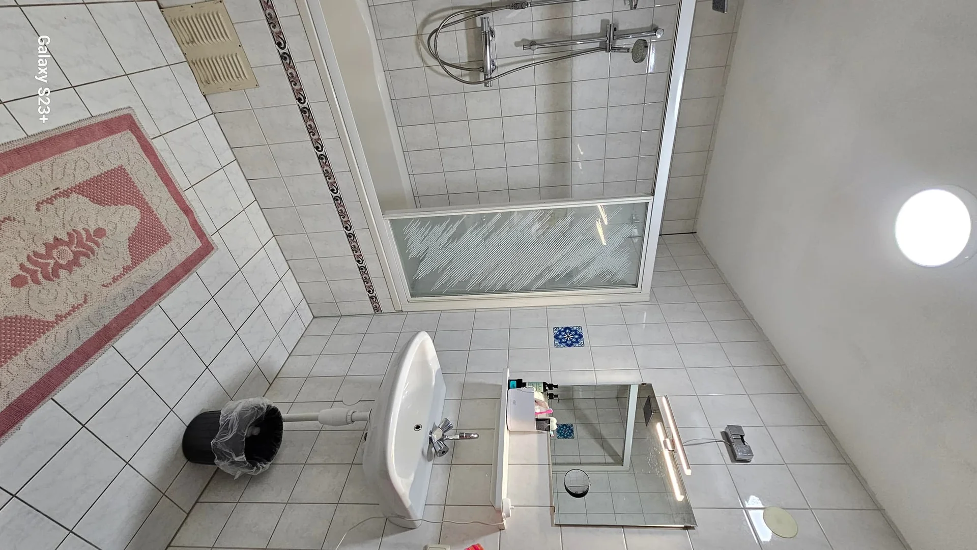 Foto van de Kamer gelegen aan de Van Oosterzeestraat in Rotterdam