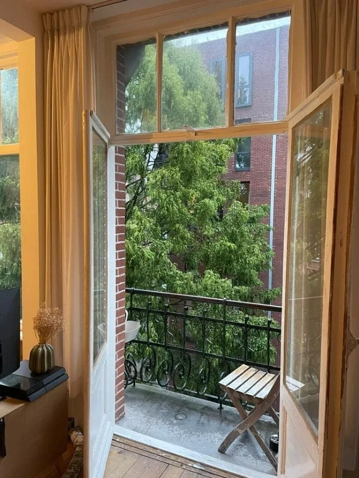 geblurde versie van de foto als achtergrond