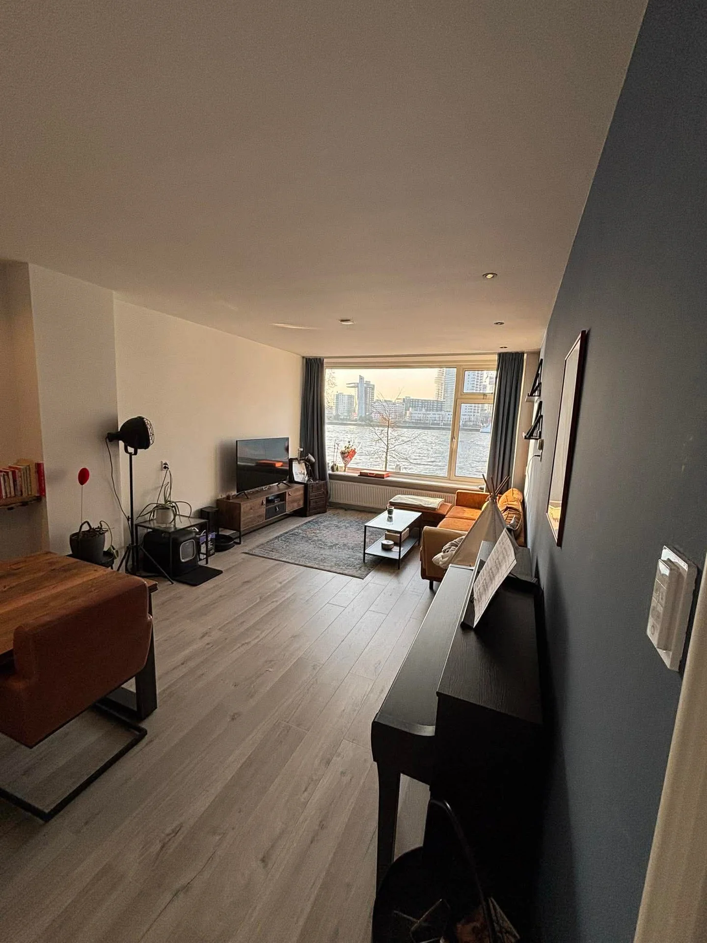 geblurde versie van de foto als achtergrond