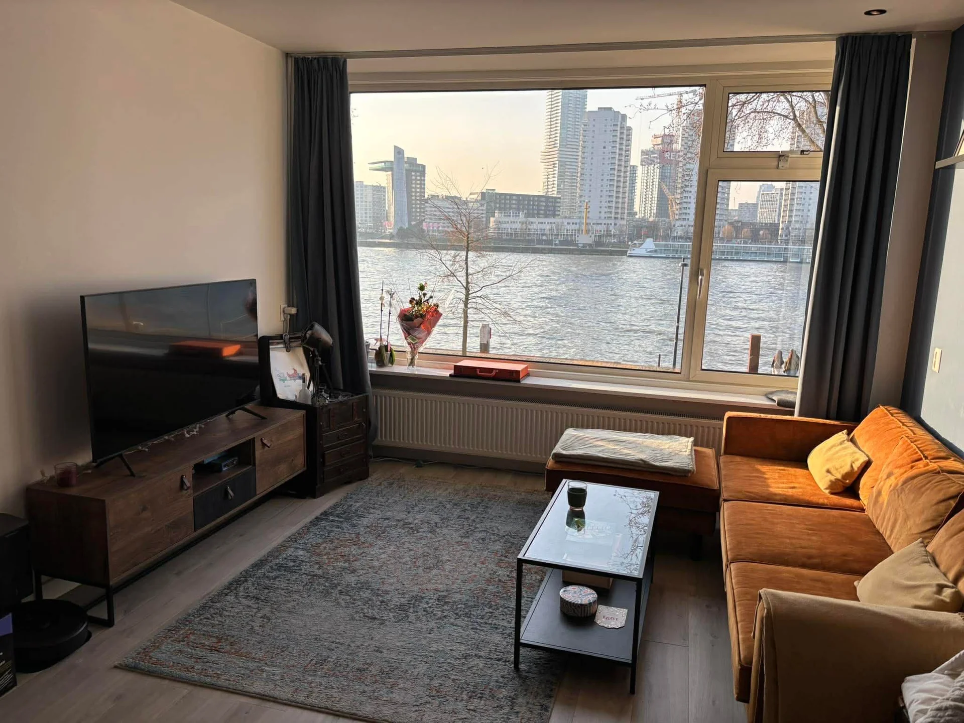 geblurde versie van de foto als achtergrond