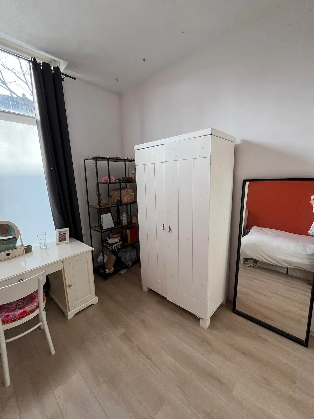 geblurde versie van de foto als achtergrond