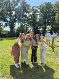 geblurde versie van de foto als achtergrond