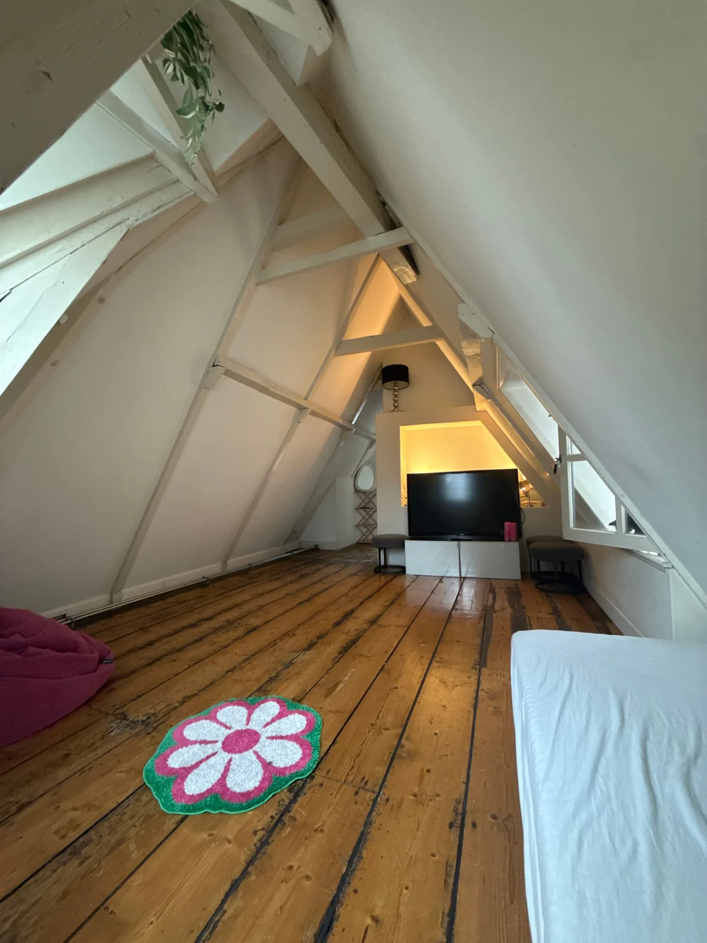 Foto van de Kamer gelegen aan de Spuistraat in Amsterdam