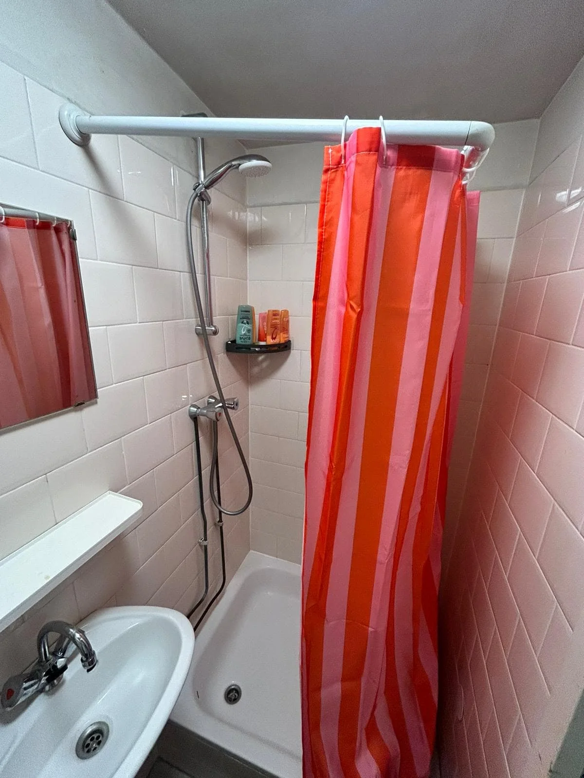 Foto van de Kamer gelegen aan de Ceintuurbaan in Amsterdam