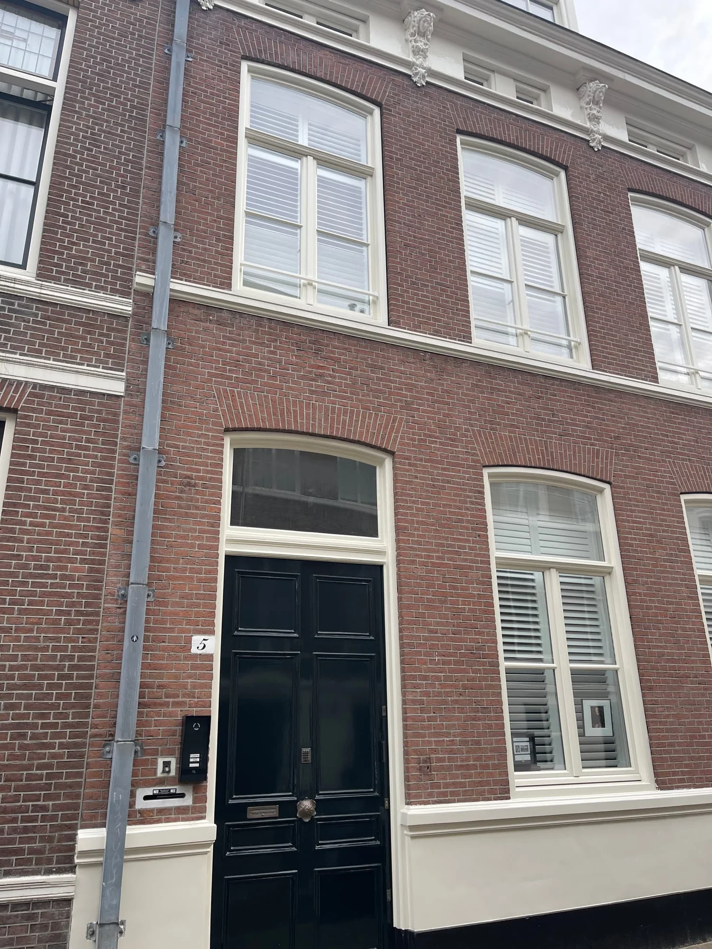 Foto van de Kamer gelegen aan de Nieuwe Schoolstraat in Den Haag