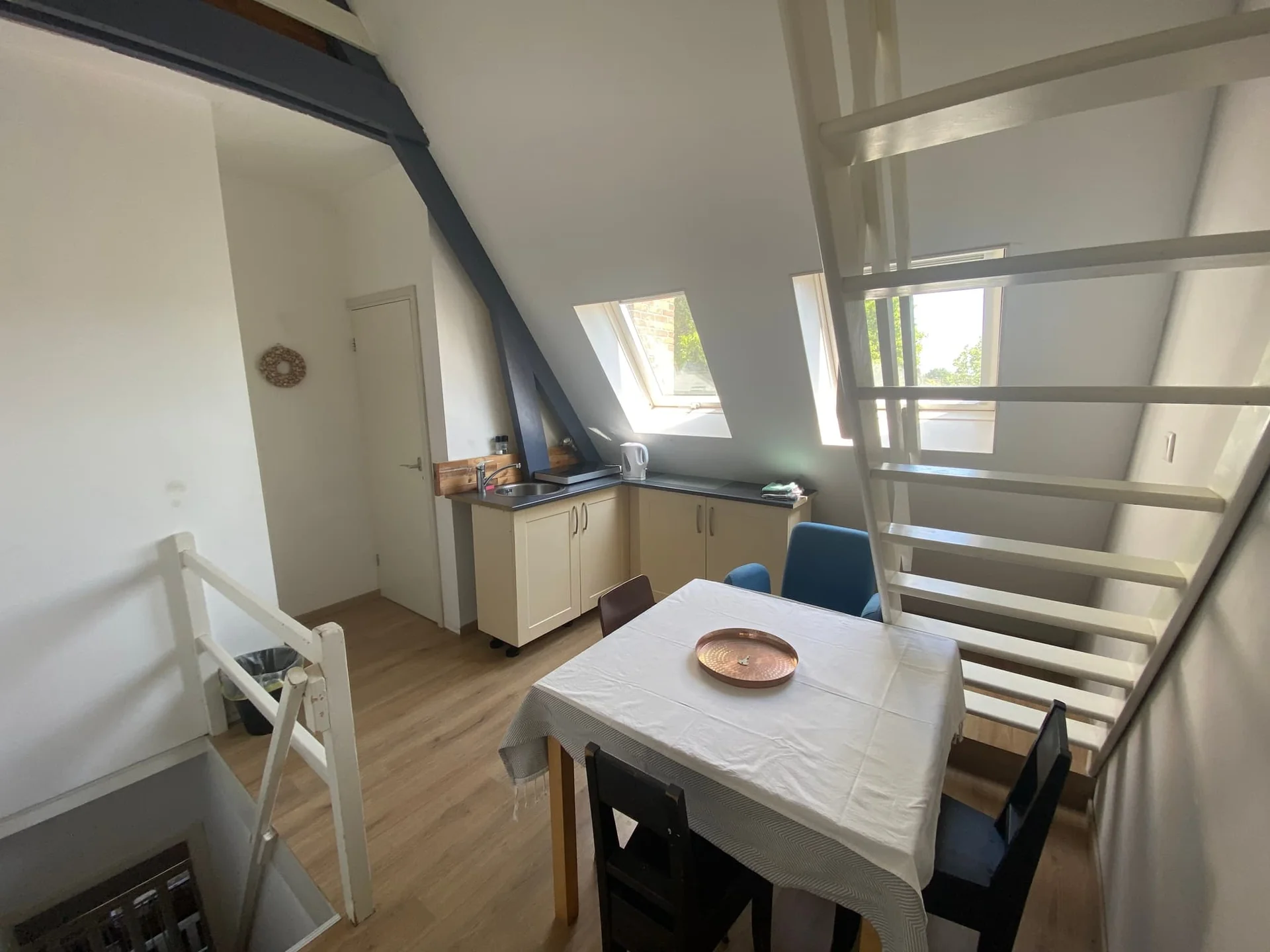 geblurde versie van de foto als achtergrond