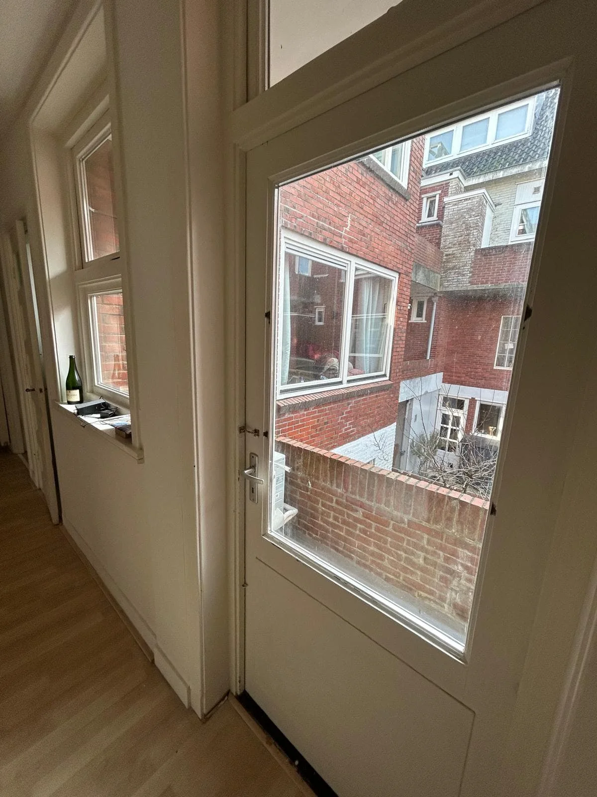 geblurde versie van de foto als achtergrond