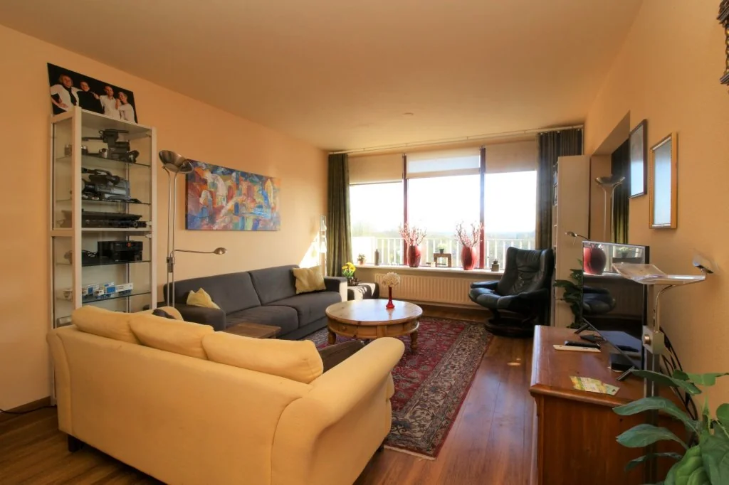 geblurde versie van de foto als achtergrond