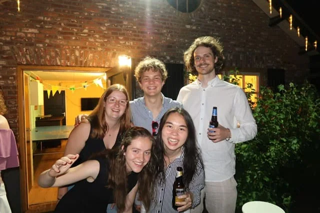 geblurde versie van de foto als achtergrond