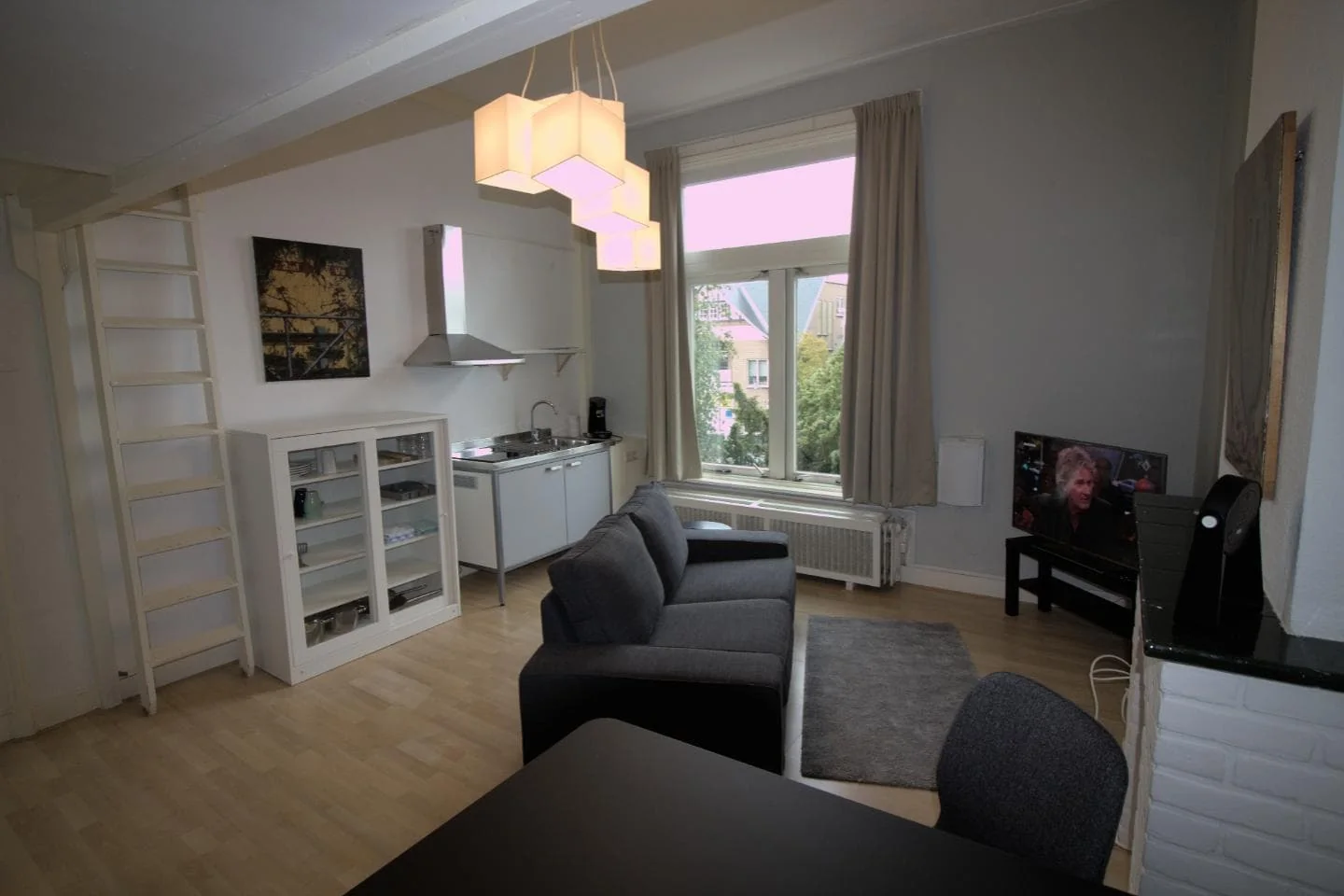 geblurde versie van de foto als achtergrond