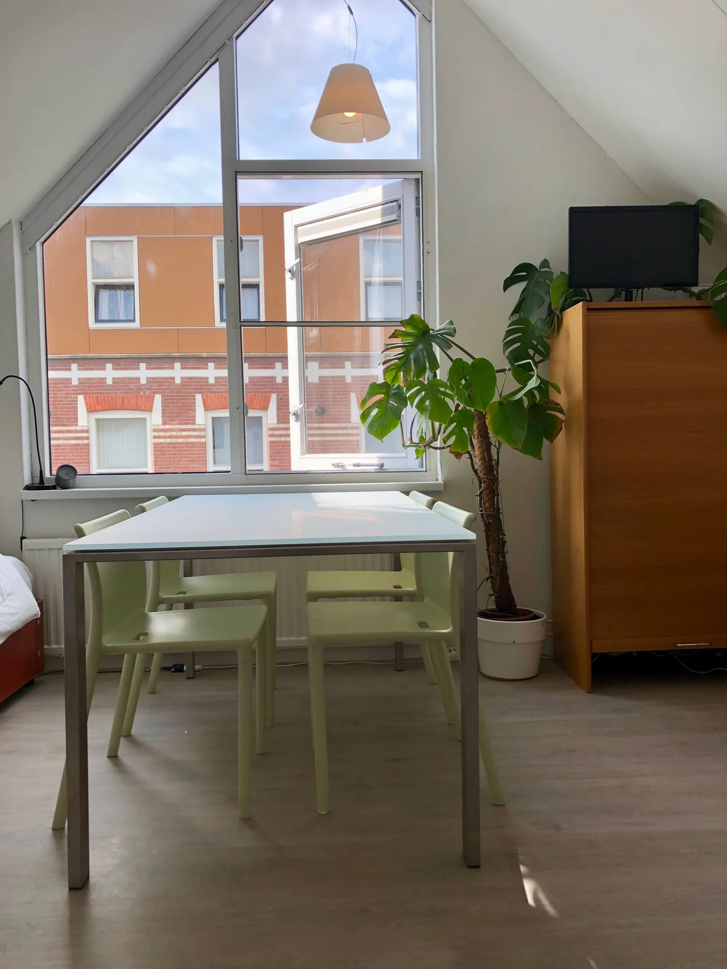 geblurde versie van de foto als achtergrond