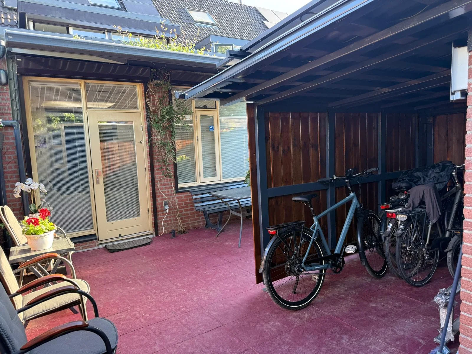 geblurde versie van de foto als achtergrond