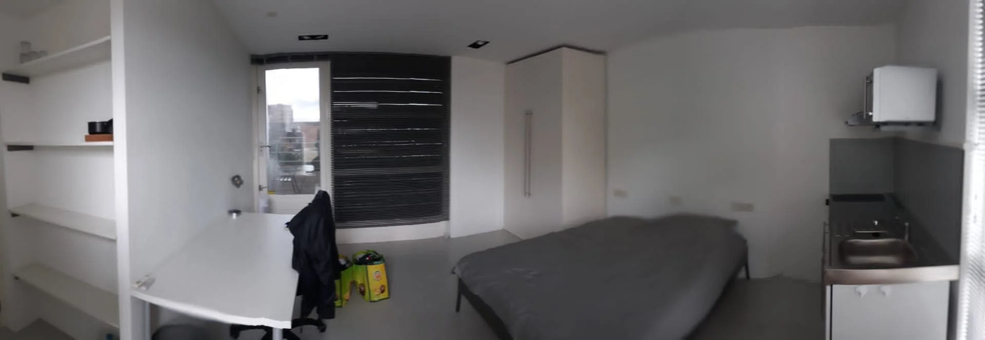 geblurde versie van de foto als achtergrond