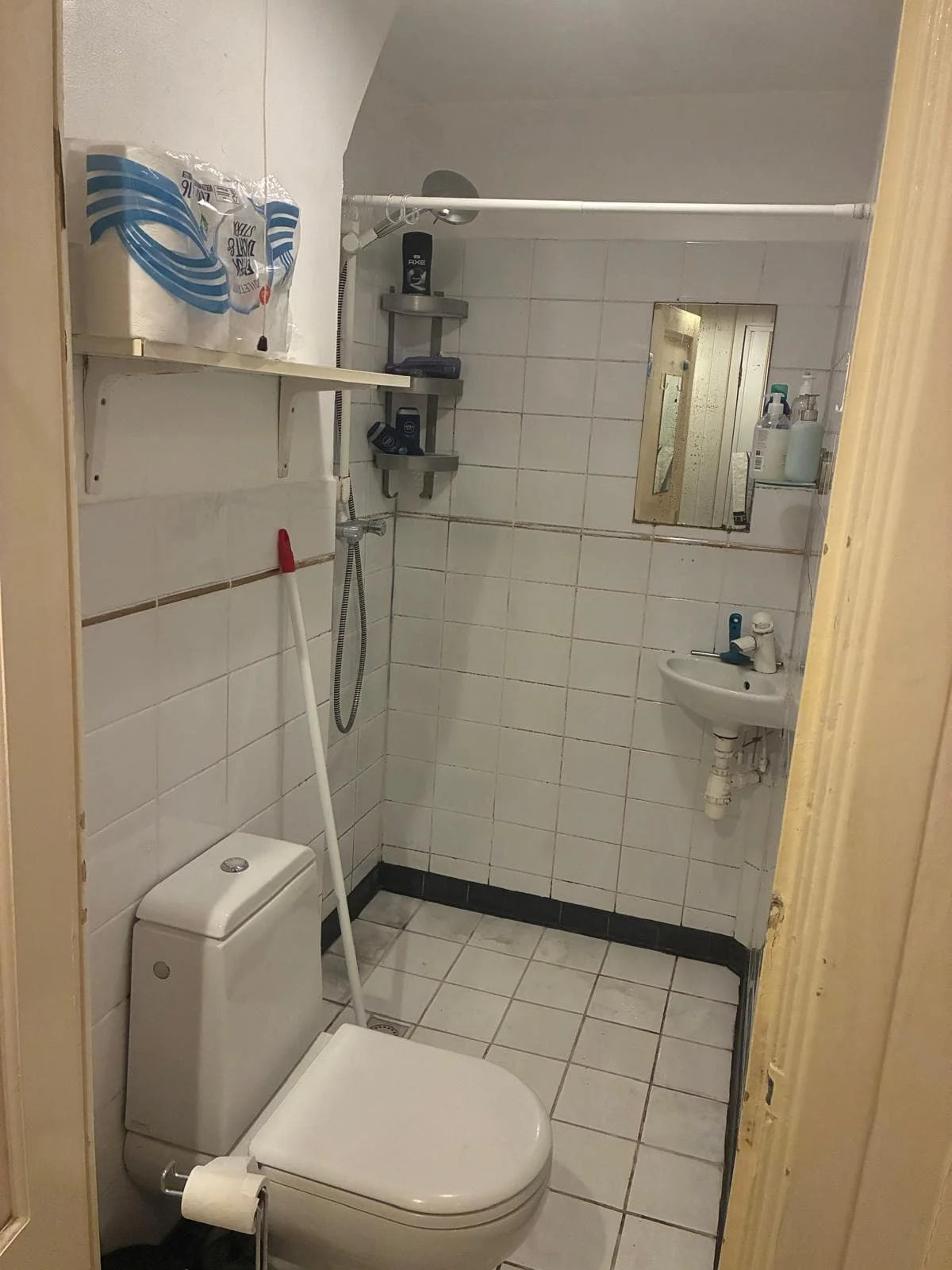 Foto van de Kamer gelegen aan de Van Hallstraat in Amsterdam