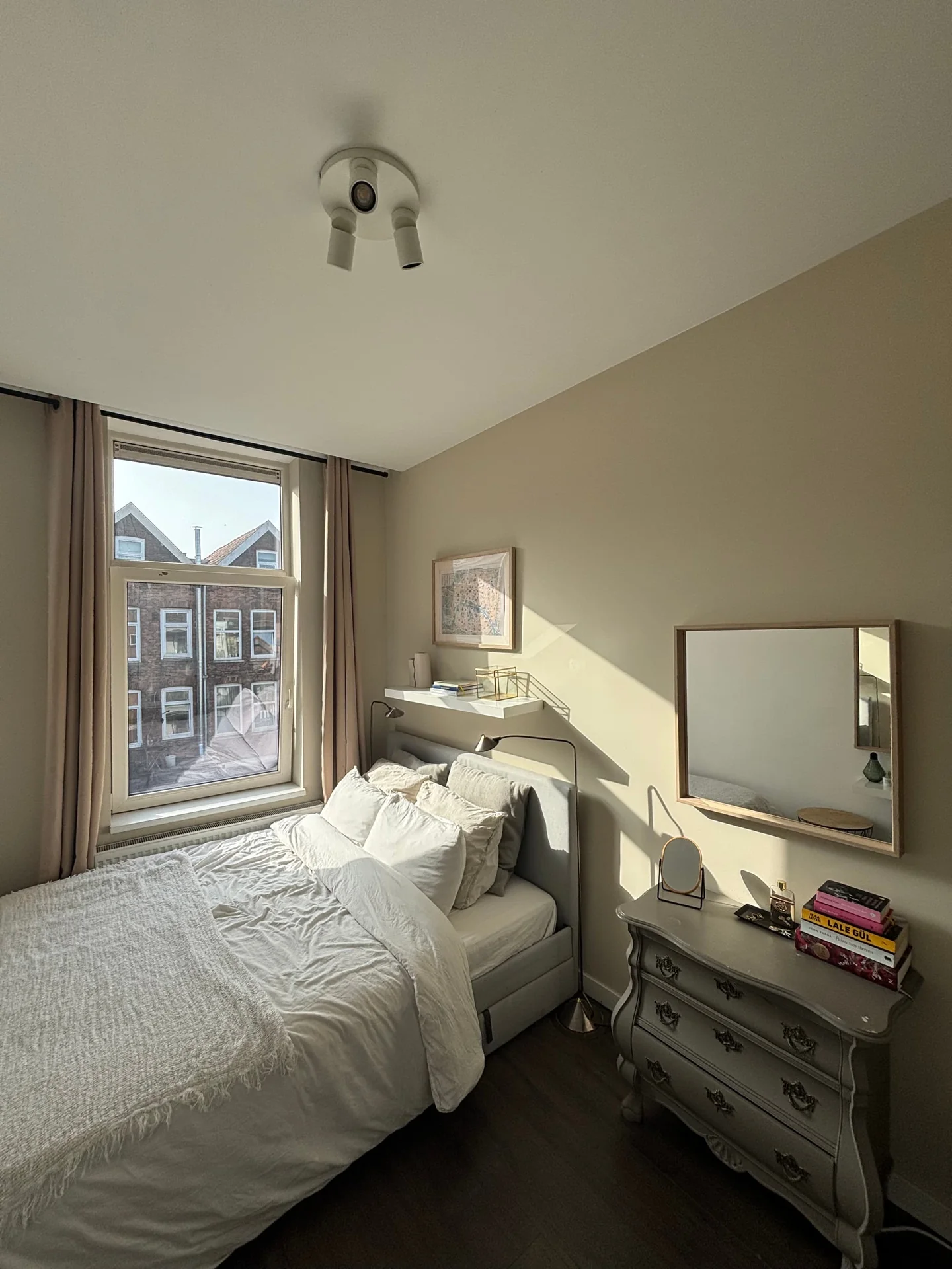 geblurde versie van de foto als achtergrond