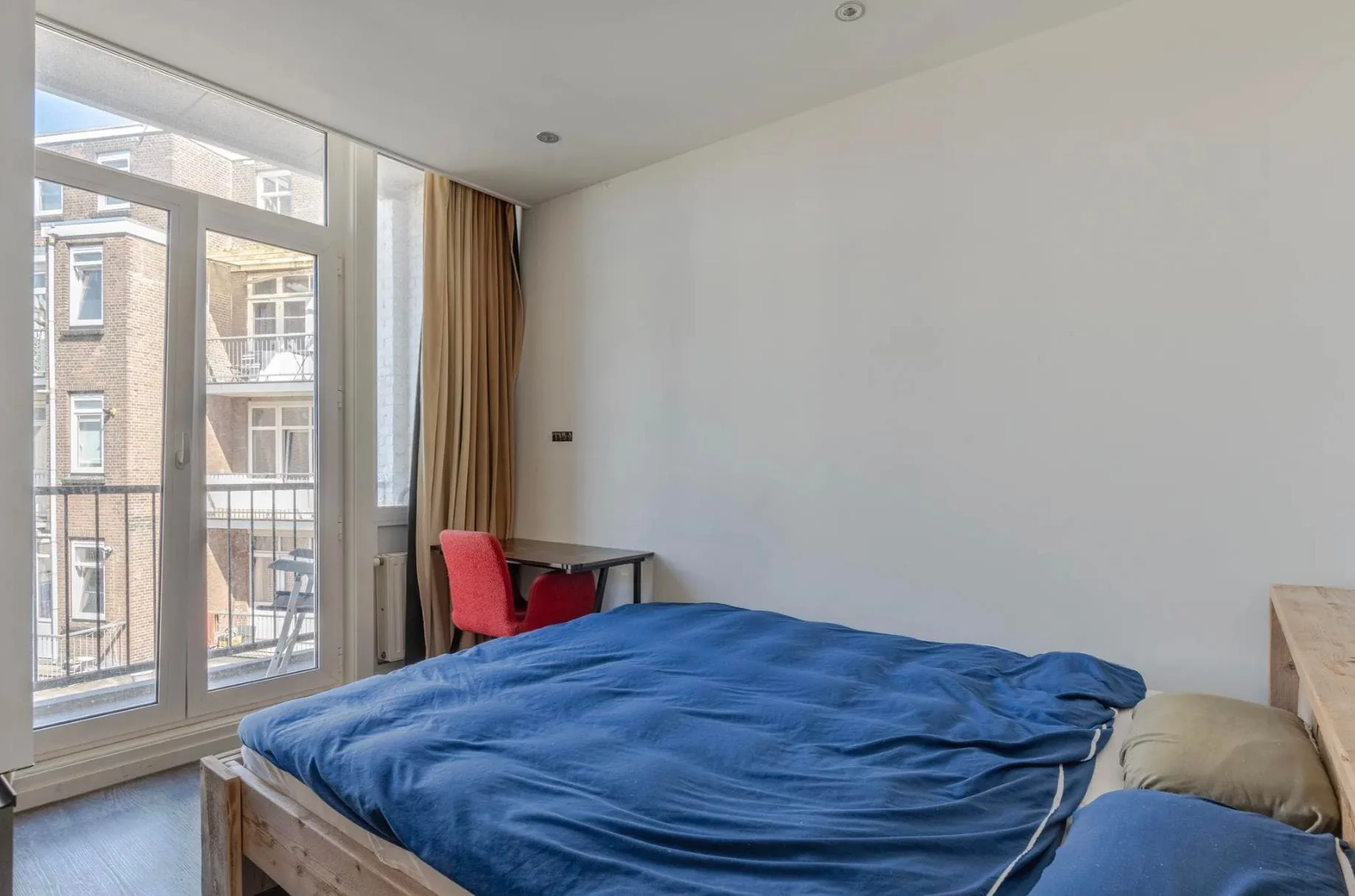 geblurde versie van de foto als achtergrond