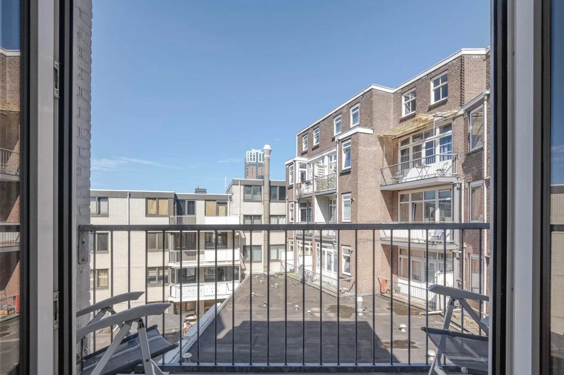 geblurde versie van de foto als achtergrond